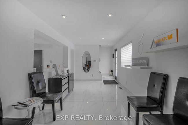 15 Centre St S, Home with 1 bedrooms, 1 bathrooms and 8 parking in Brampton ON | Image 9
