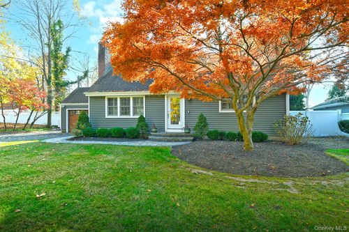 12 Darling Ave, Smithtown, NY, 11787-4605 | Card Image