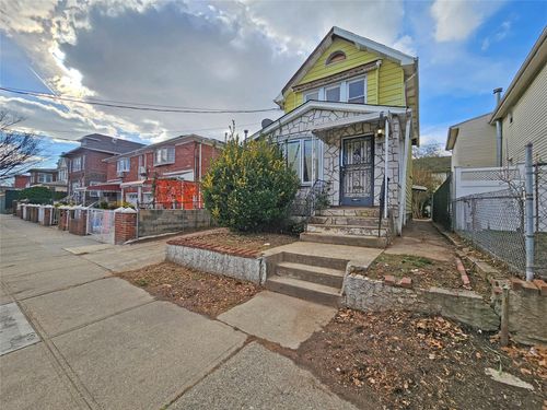 129 131st St, South Ozone Park, NY, 11420-3404 | Card Image