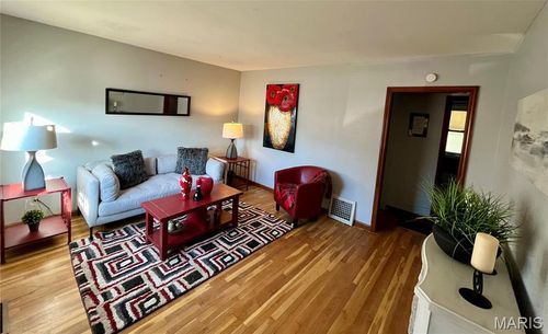 7 Saint Thomas Ct, Florissant, MO, 63031-8131 | Card Image