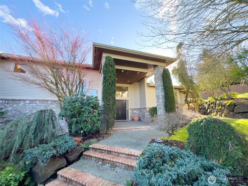 15831 Se 45th St, Bellevue, WA, 98006-4547 | Card Image