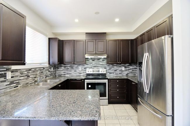 22 Cloudburst Rd, House attached with 3 bedrooms, 3 bathrooms and 2 parking in Brampton ON | Image 9
