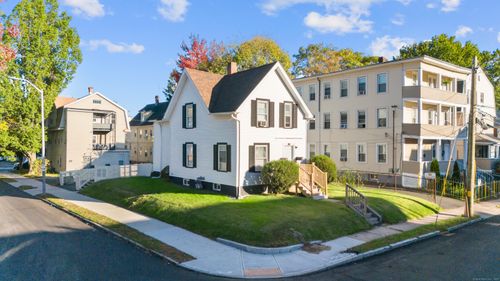 126 Heath St, Hartford, CT, 06106-1057 | Card Image