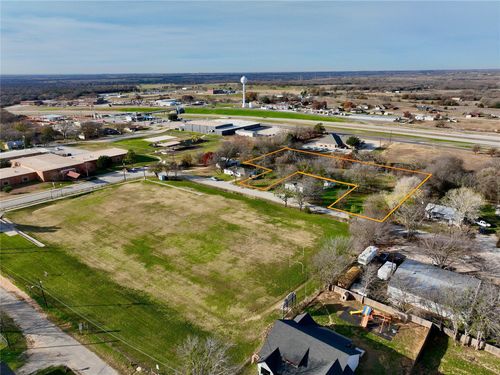 111 N Stadium Dr, Alvord, TX, 76225-5908 | Card Image