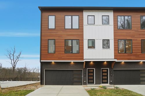 3766 Miami Ave, Cincinnati, OH, 45226-2222 | Card Image