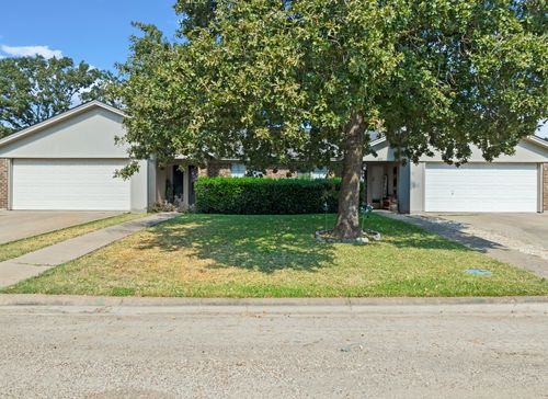 421 / 423 Bond Street, Hillsboro, TX, 76645 | Card Image