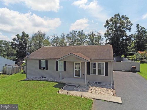 668 Suburban Dr, CHAMBERSBURG, PA, 17202-8716 | Card Image