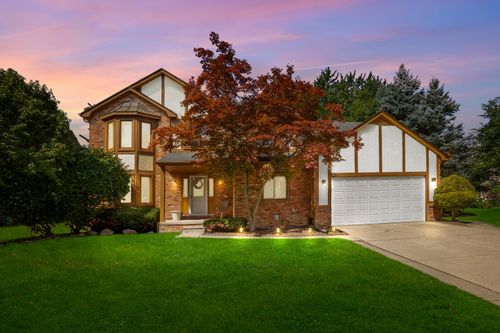 3891 Fairfax Dr, Troy, MI, 48083-6411 | Card Image