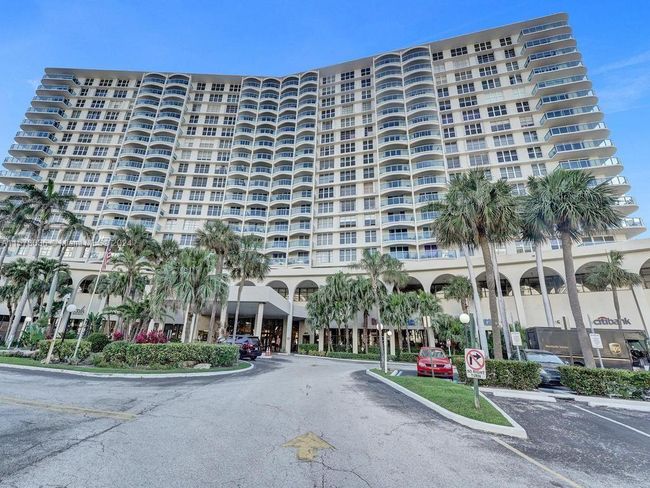 407 - 3800 S Ocean Dr, Condo with 2 bedrooms, 2 bathrooms and null parking in Hollywood FL | Image 1