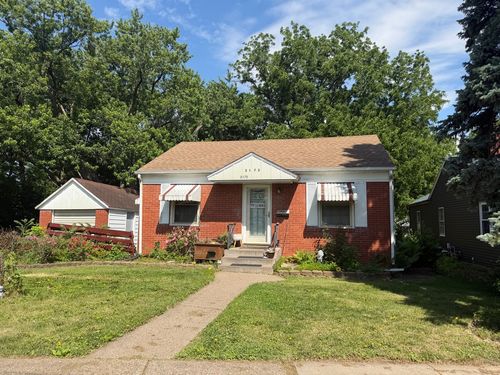 2172 Frisco Dr, Davenport, IA, 52804-2359 | Card Image