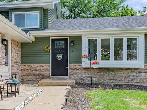 7559 Kingsbury Dr, Hanover Park, IL, 60133-2581 | Card Image