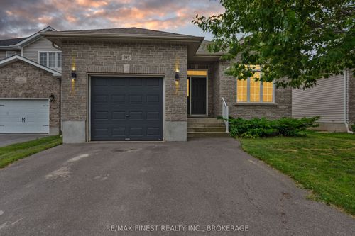 995 Swanfield St, Kingston, ON, K7M0A6 | Card Image