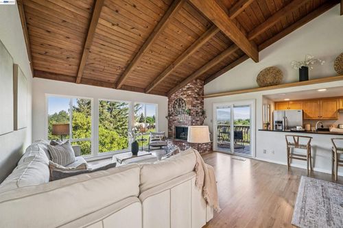 471 Ridgeview Dr, Pleasant Hill, CA, 94523-1027 | Card Image