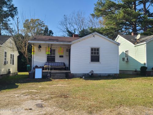 208 Clay St, Kinston, NC, 28501-5326 | Card Image