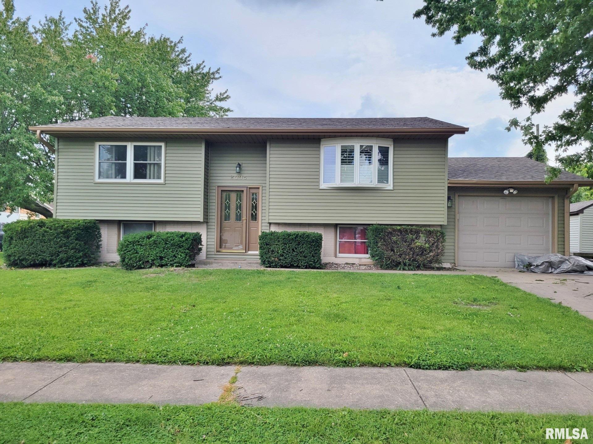 66th St, Davenport, IA 52806