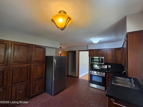 2353 Valley Vista Rd, Louisville, KY, 40205-2001 | Card Image