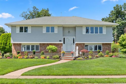 36 Fairway Dr, Old Bethpage, NY, 11804-1740 | Card Image