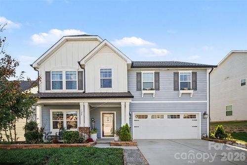 122 Divot Ln, Statesville, NC, 28677-9073 | Card Image