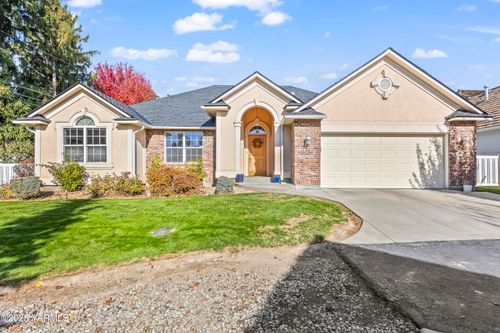 216 Santa Roza Dr, Yakima, WA, 98901-5606 | Card Image