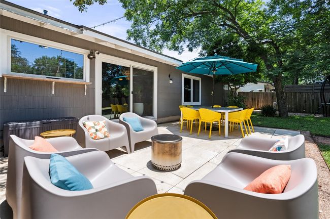 Great patio for entertaining! | Image 6