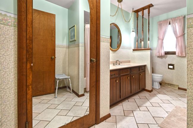 Upstairs Bath Closet | Image 14