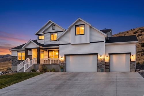 672 N 890 E, Hyde Park, UT, 84318-3380 | Card Image