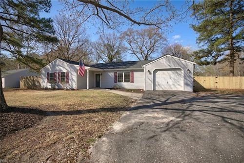 7170 Hopkins Cir, Gloucester, VA, 23061-5242 | Card Image