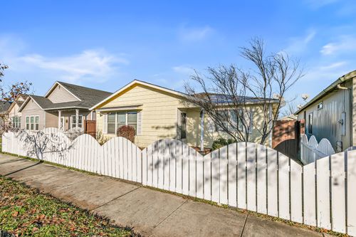 2324 Maple Park Drive, Medford, OR, 97501 | Card Image