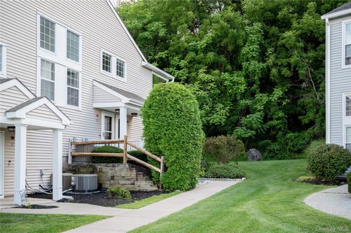 19 The Knls, Warwick, NY, 10990-4204 | Card Image