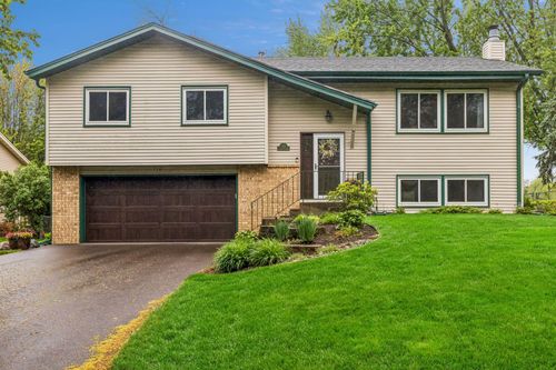 710 Clearbrook Ln, Vadnais Heights, MN, 55127-3520 | Card Image