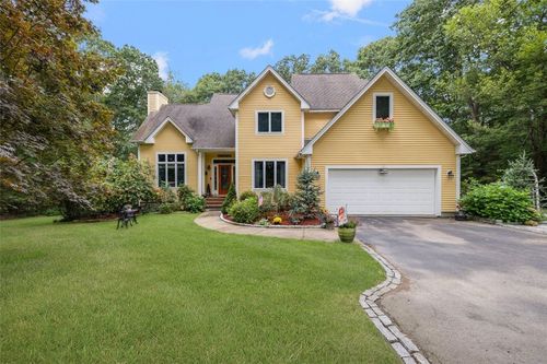 5 Woodmansee Ct, Richmond, RI, 02892-1138 | Card Image