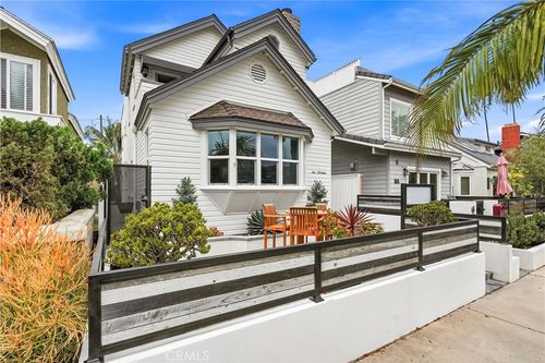 613 9th St, Huntington Beach, CA, 92648-4640 | Card Image
