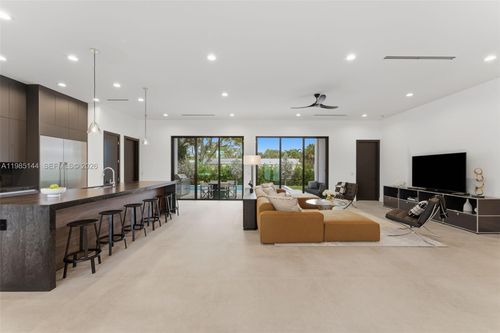 301 Ne 27th Dr, Wilton Manors, FL, 33334-2025 | Card Image