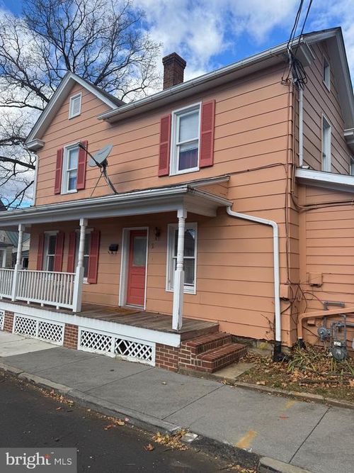 2 E Germain St, WINCHESTER, VA, 22601-4628 | Card Image