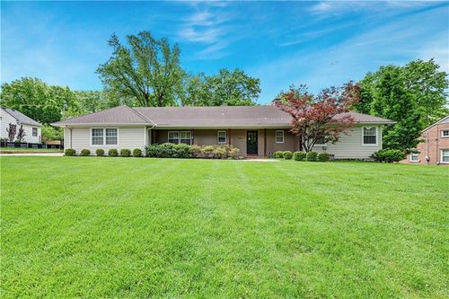 1227 W 66th St, Kansas City, MO, 64113-1805 | Card Image