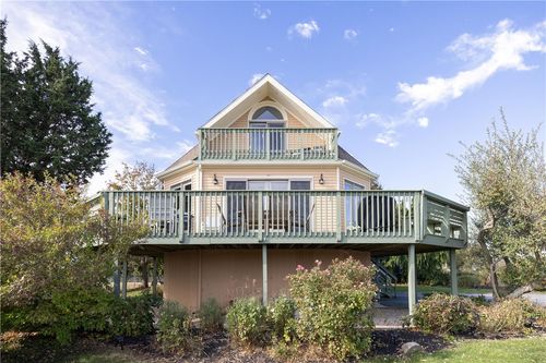 7 Elgin St, Warwick, RI, 02889-3607 | Card Image