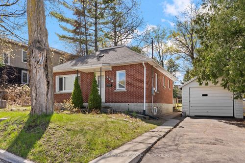 218 Fraser St, Pembroke, ON, K8A1X5 | Card Image