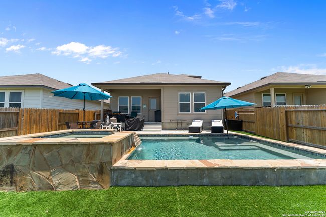 449 Middle Green Loop, House other with 3 bedrooms, 3 bathrooms and null parking in Floresville TX | Image 11
