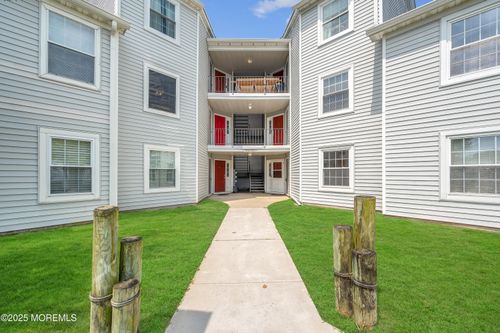 1517 Waters Edge Dr, Toms River, NJ, 08753 | Card Image