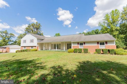 31 Locust Hill Dr, CHARLES TOWN, WV, 25414-3735 | Card Image