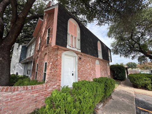 201-2811 Woodbury St, San Antonio, TX, 78217-5702 | Card Image