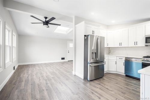 76 Samuel St, Ronkonkoma, NY, 11779-4329 | Card Image