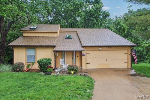 1208 Brookstone Ln, Lake Saint Louis, MO, 63367-2325 | Card Image