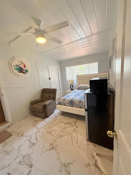 rear-7643 Miramar Pkwy, Miramar, FL, 33023-5956 | Card Image