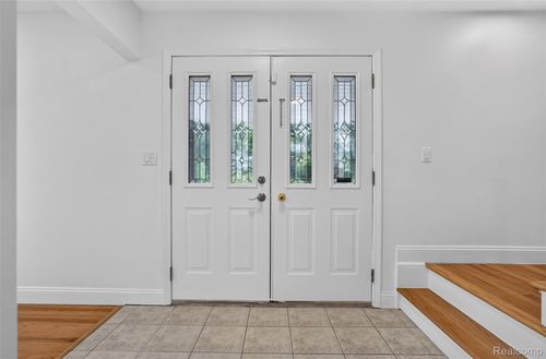 2834 Rossmoor Cir, Bloomfield Hills, MI, 48302-1052 | Card Image