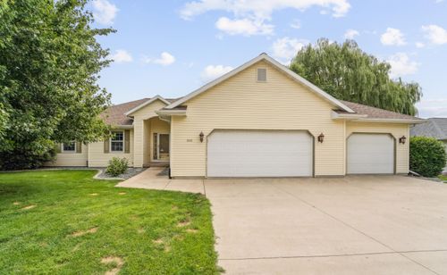 305 Morgan Ln, Beaver Dam, WI, 53916-3403 | Card Image