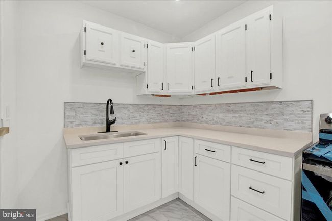 1008 Locust St, Townhouse with 3 bedrooms, 1 bathrooms and null parking in READING PA | Image 9