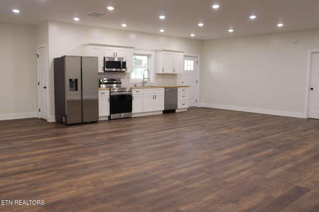 136 Log Ln, House other with 4 bedrooms, 3 bathrooms and null parking in Jacksboro TN | Image 13