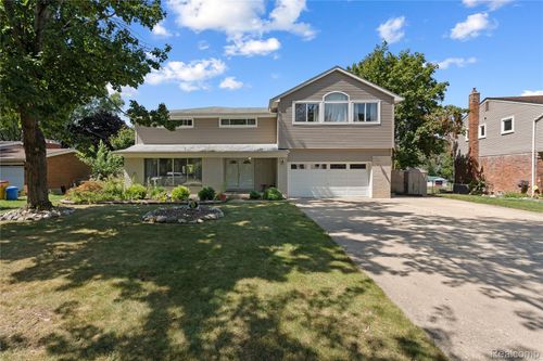 21644 Knudsen Dr, Grosse Ile, MI, 48138-1319 | Card Image