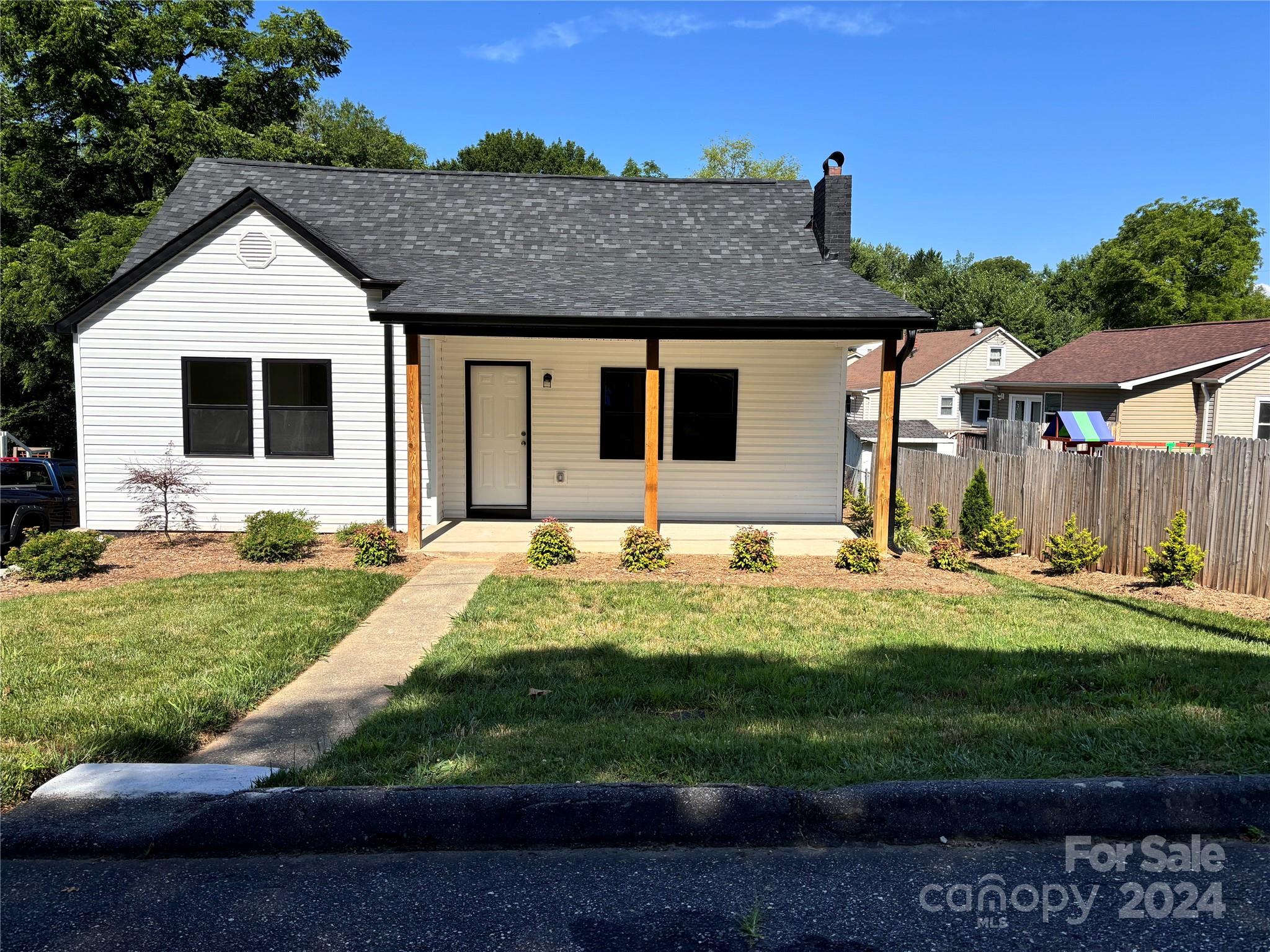 Vale St, Marion, NC 28752